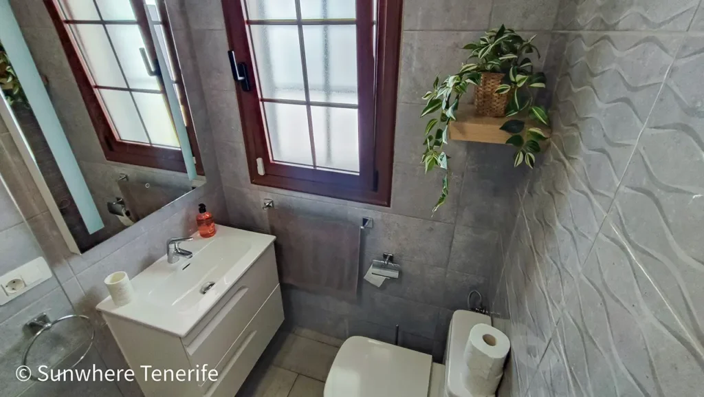 Sunwhere Tenerife - Apartments in Tenerife - La Primavera Apartment, Costa Adeje - Bathroom